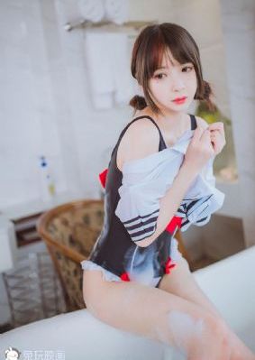 年轻女秘书